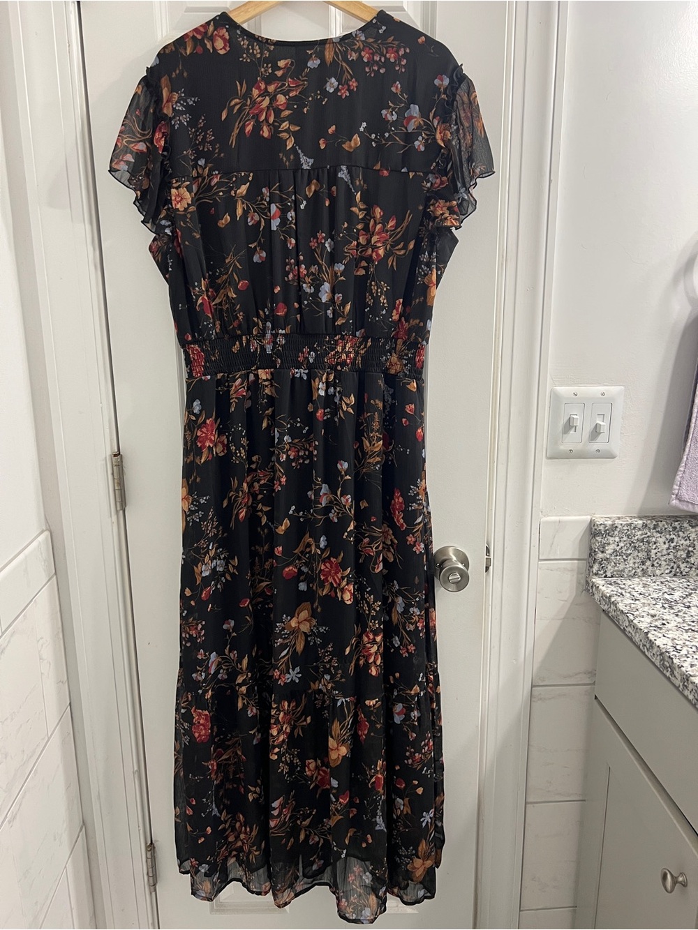 🍂 Black Fall Floral V‑Neck Smocked Waist Maxi Dress- 1x - Picture 3 of 10